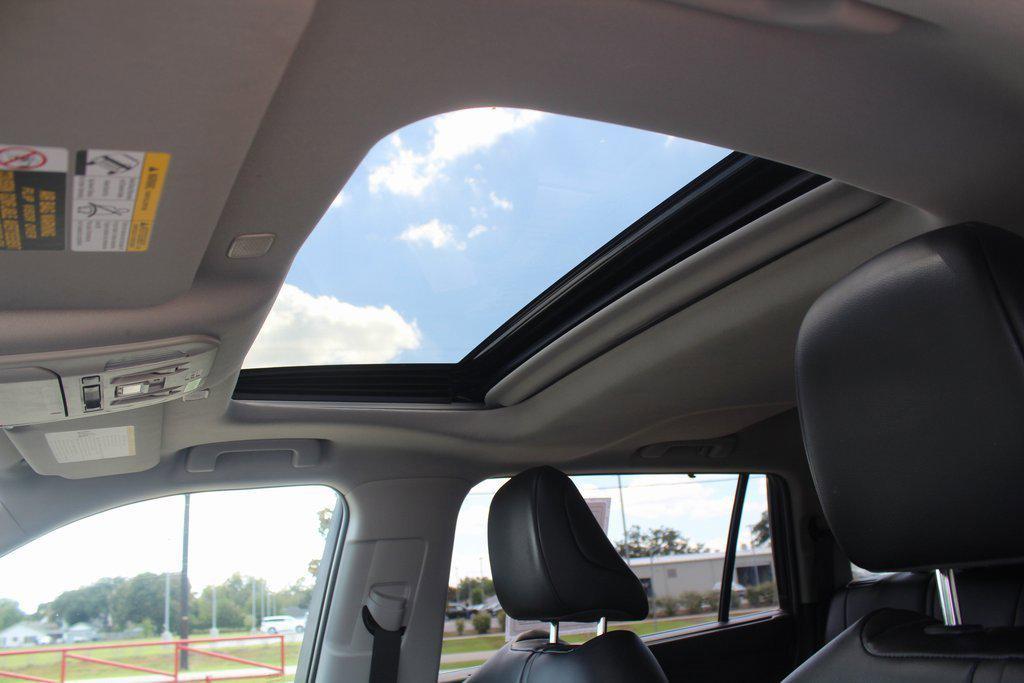 used 2023 Toyota Highlander car, priced at $37,995