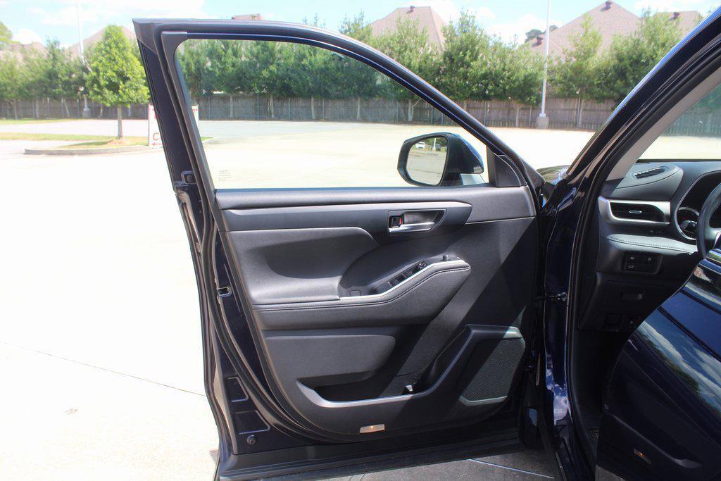 used 2023 Toyota Highlander car, priced at $37,995