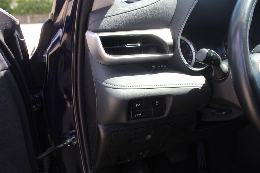 used 2023 Toyota Highlander car, priced at $37,995