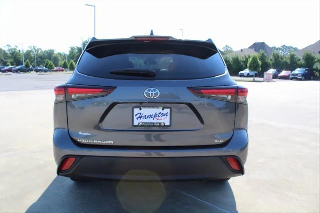 used 2024 Toyota Highlander car, priced at $41,999