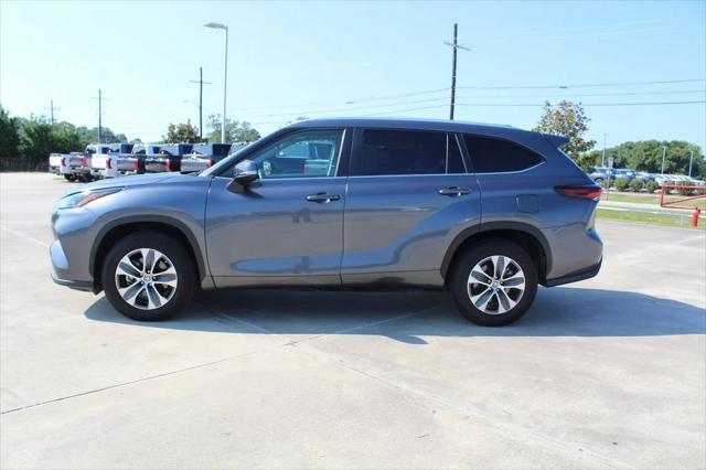 used 2024 Toyota Highlander car, priced at $41,999