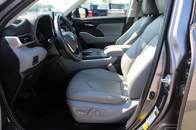 used 2024 Toyota Highlander car, priced at $41,999