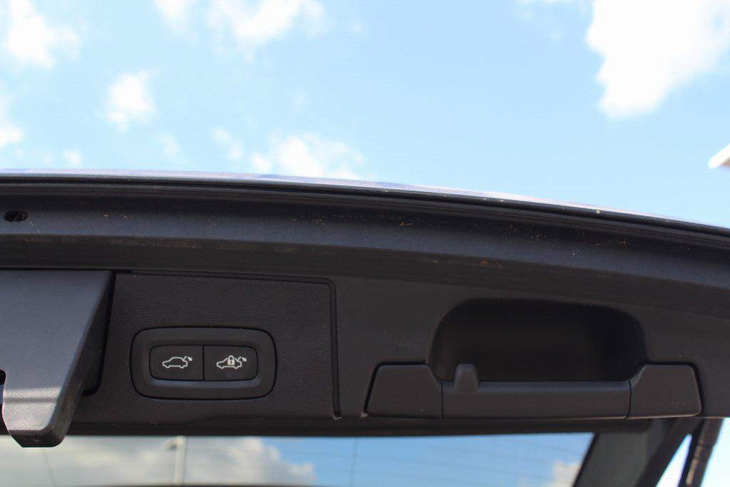 used 2021 Volvo XC60 car, priced at $27,995