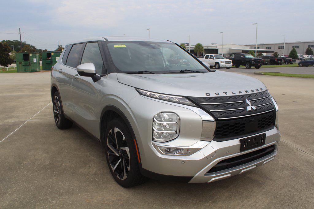 used 2024 Mitsubishi Outlander car, priced at $25,999
