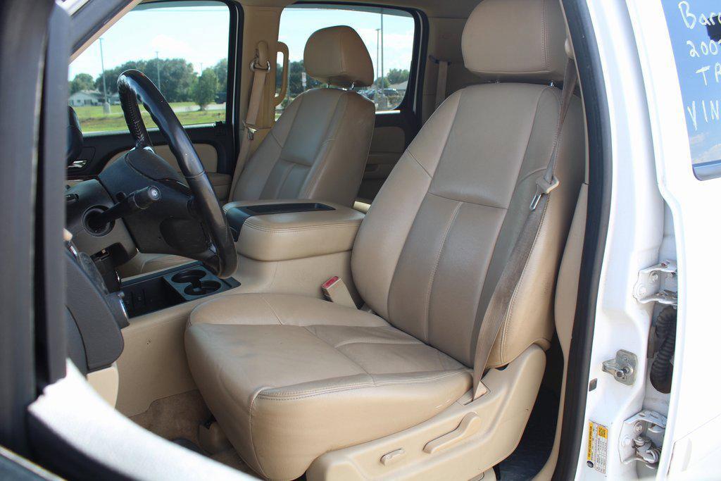 used 2007 Chevrolet Suburban car, priced at $6,000