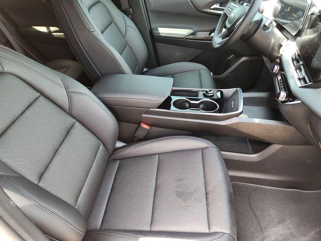 new 2026 Chevrolet Equinox car, priced at $33,925
