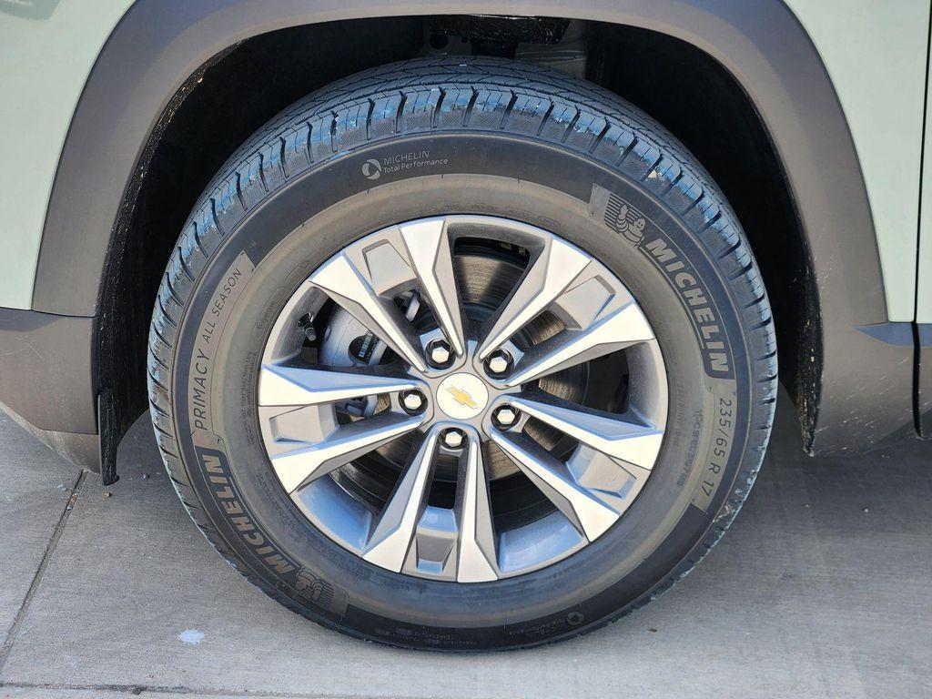 new 2026 Chevrolet Equinox car, priced at $33,925