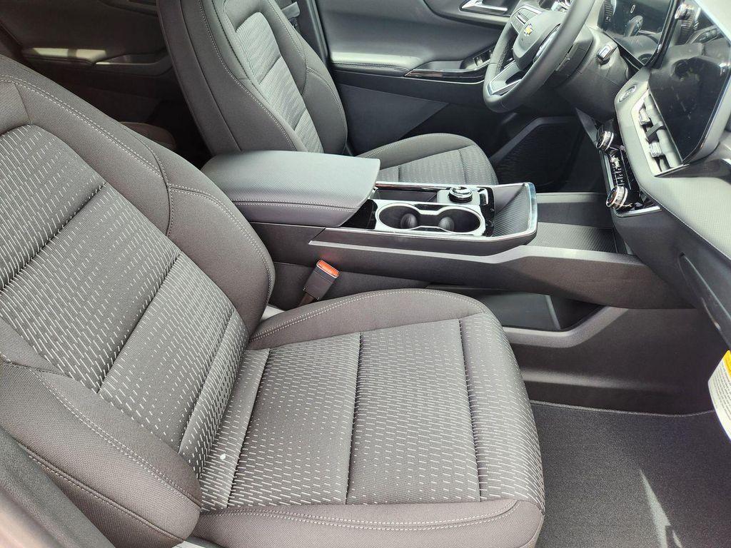 new 2026 Chevrolet Equinox car, priced at $27,990