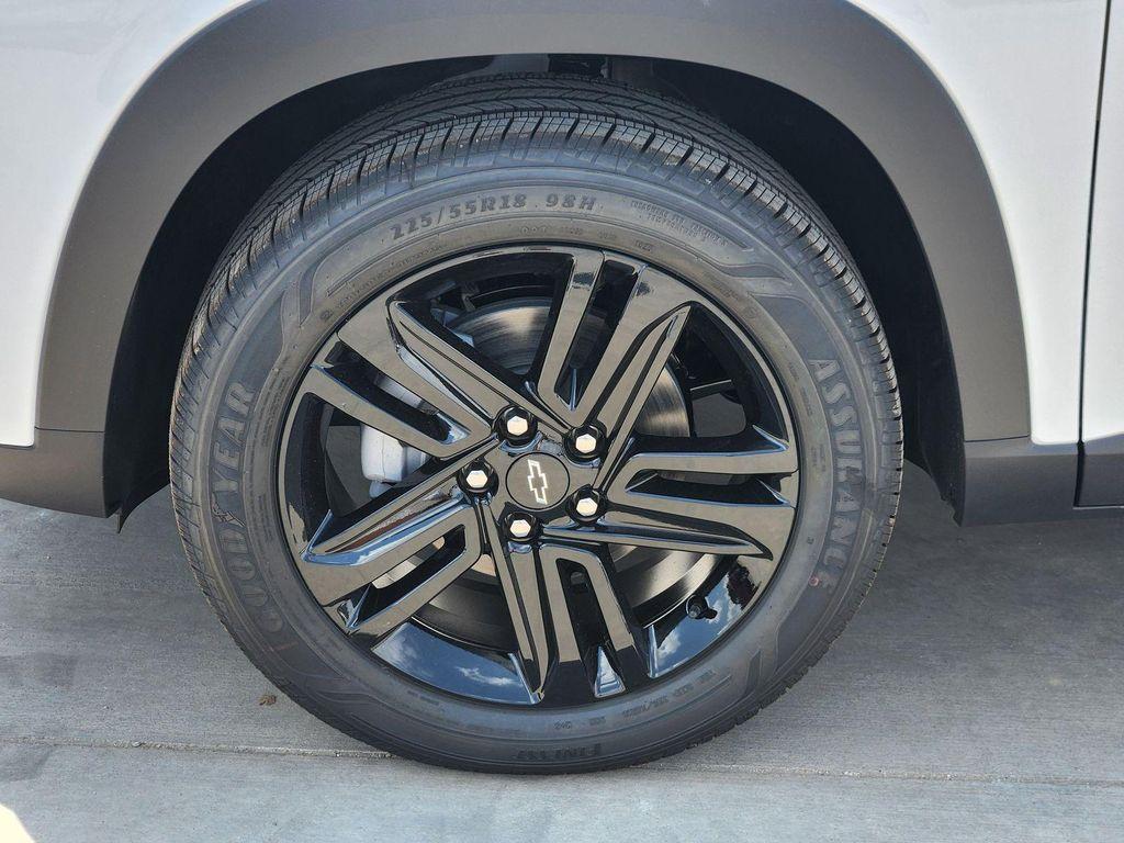 new 2025 Chevrolet Trax car, priced at $26,690