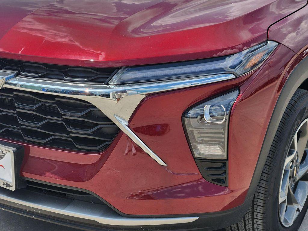new 2025 Chevrolet Trax car, priced at $25,735