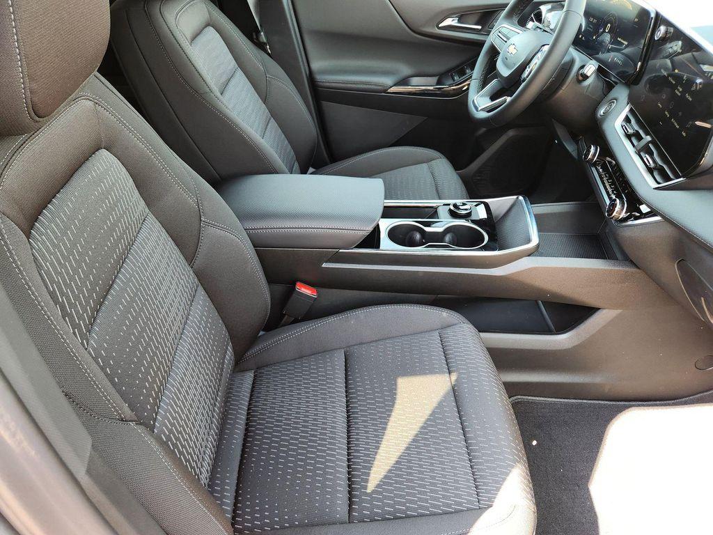 new 2026 Chevrolet Equinox car, priced at $30,495