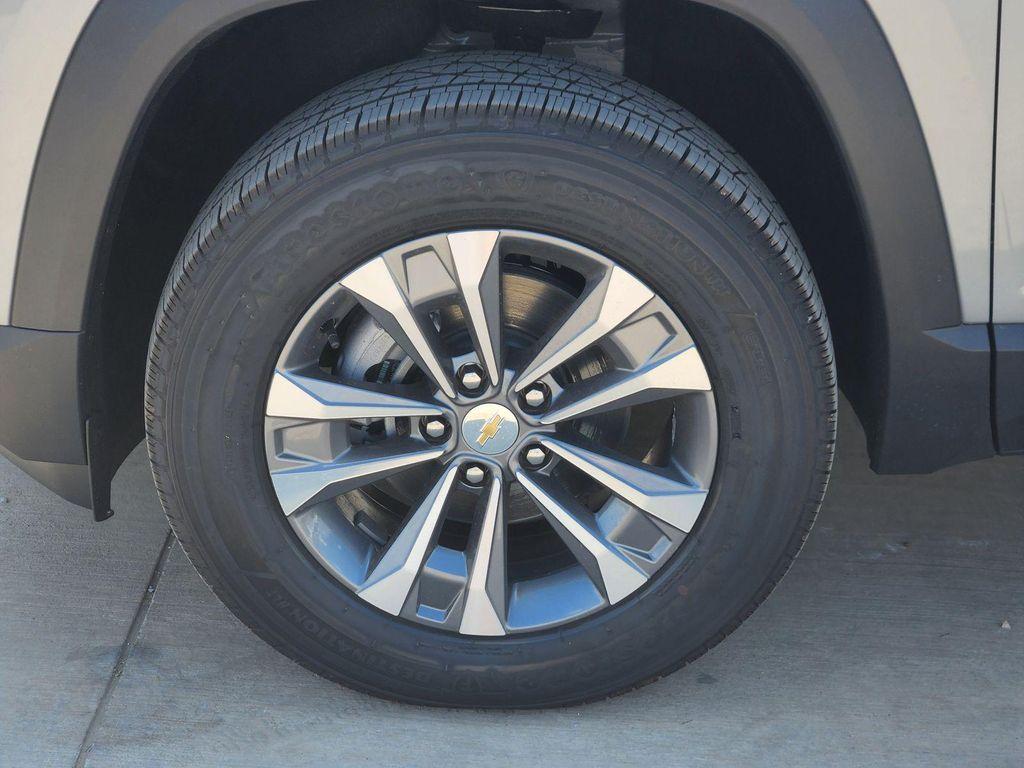 new 2026 Chevrolet Equinox car, priced at $30,495