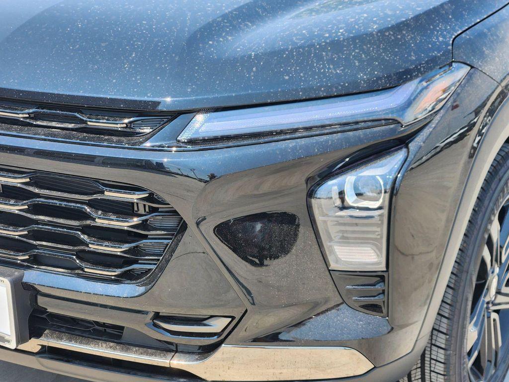 new 2025 Chevrolet Trax car, priced at $26,690