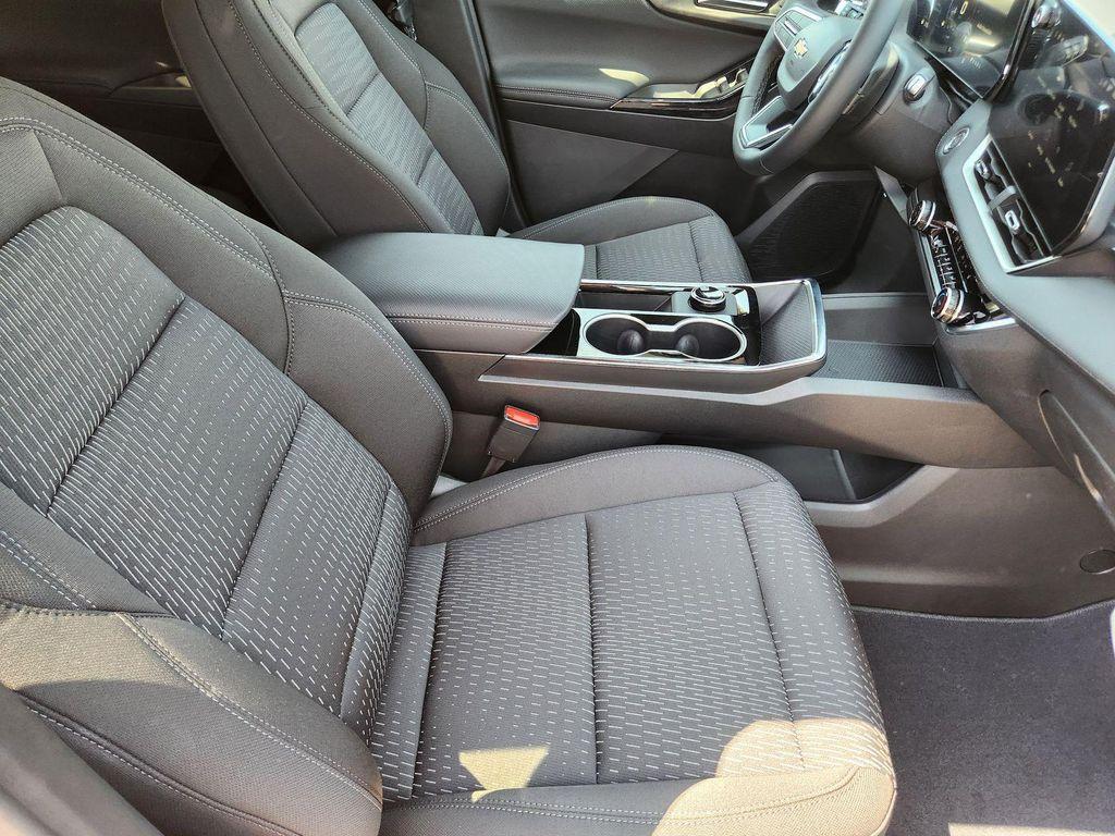 new 2026 Chevrolet Equinox car, priced at $30,495