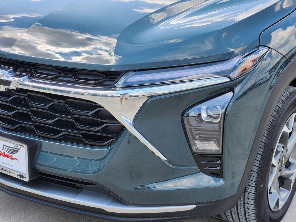 new 2025 Chevrolet Trax car, priced at $25,855