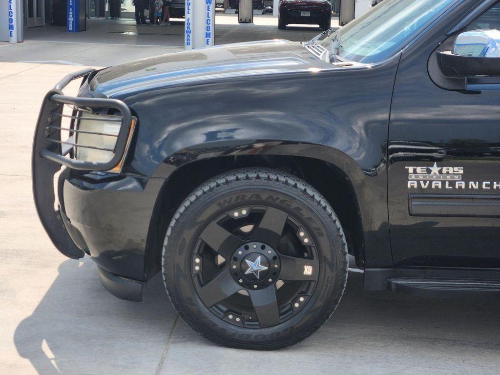 used 2011 Chevrolet Avalanche car, priced at $9,995