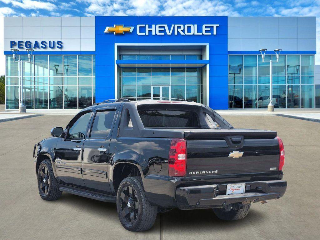 used 2011 Chevrolet Avalanche car, priced at $9,995