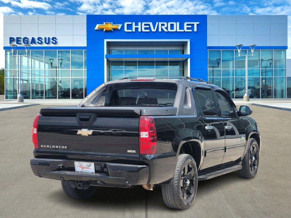 used 2011 Chevrolet Avalanche car, priced at $9,995
