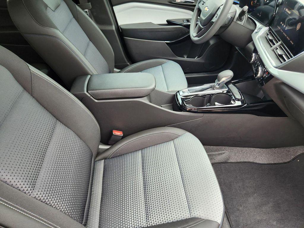 new 2025 Chevrolet Trax car, priced at $24,095