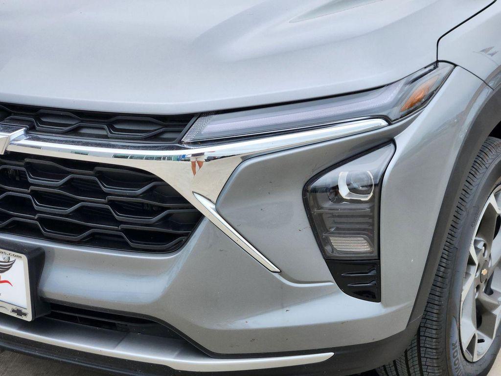 new 2025 Chevrolet Trax car, priced at $24,095