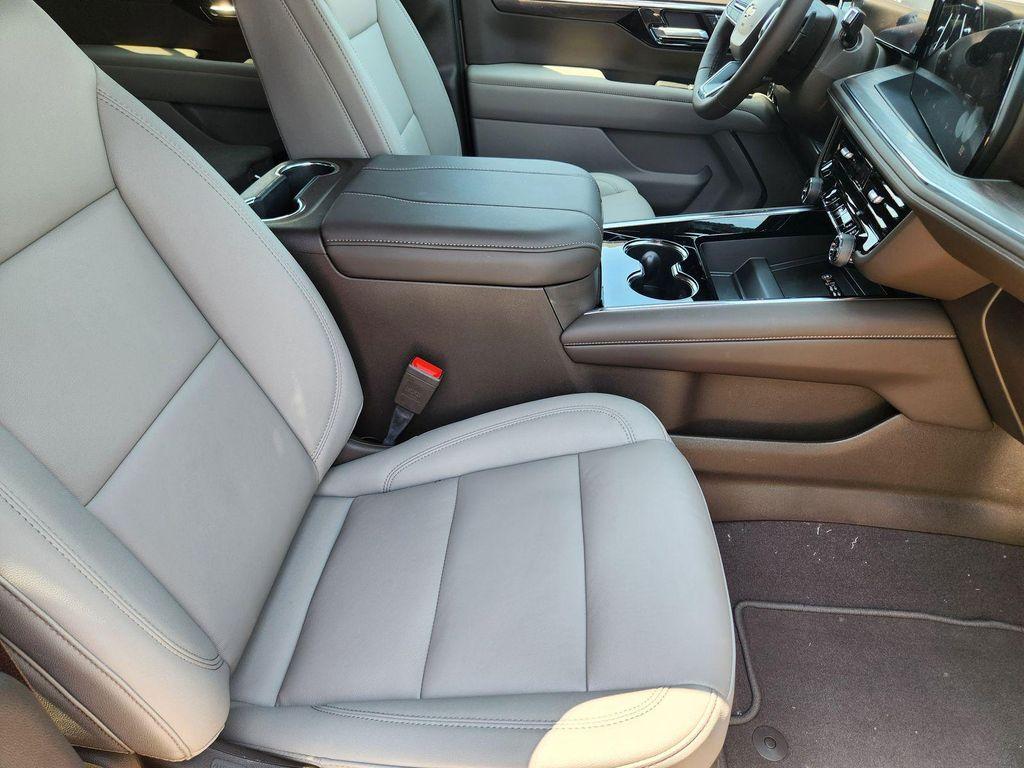new 2025 Chevrolet Suburban car, priced at $67,880