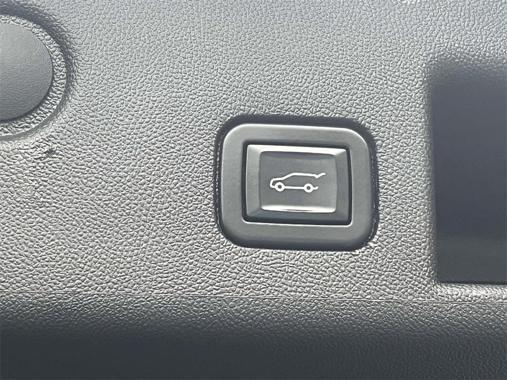 used 2023 Chevrolet Equinox car, priced at $22,998