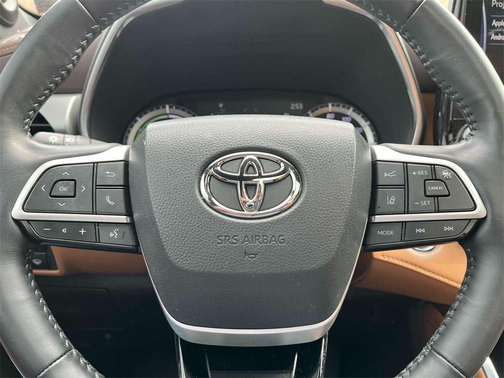 used 2022 Toyota Highlander Hybrid car, priced at $44,125