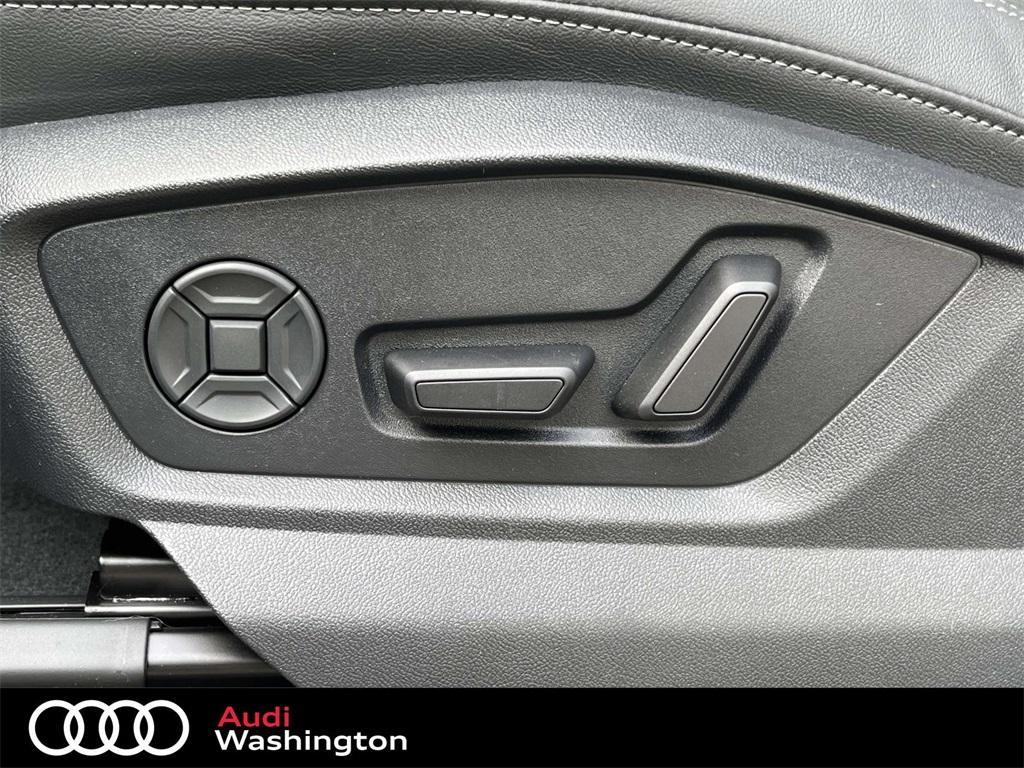 new 2025 Audi Q7 car, priced at $77,880
