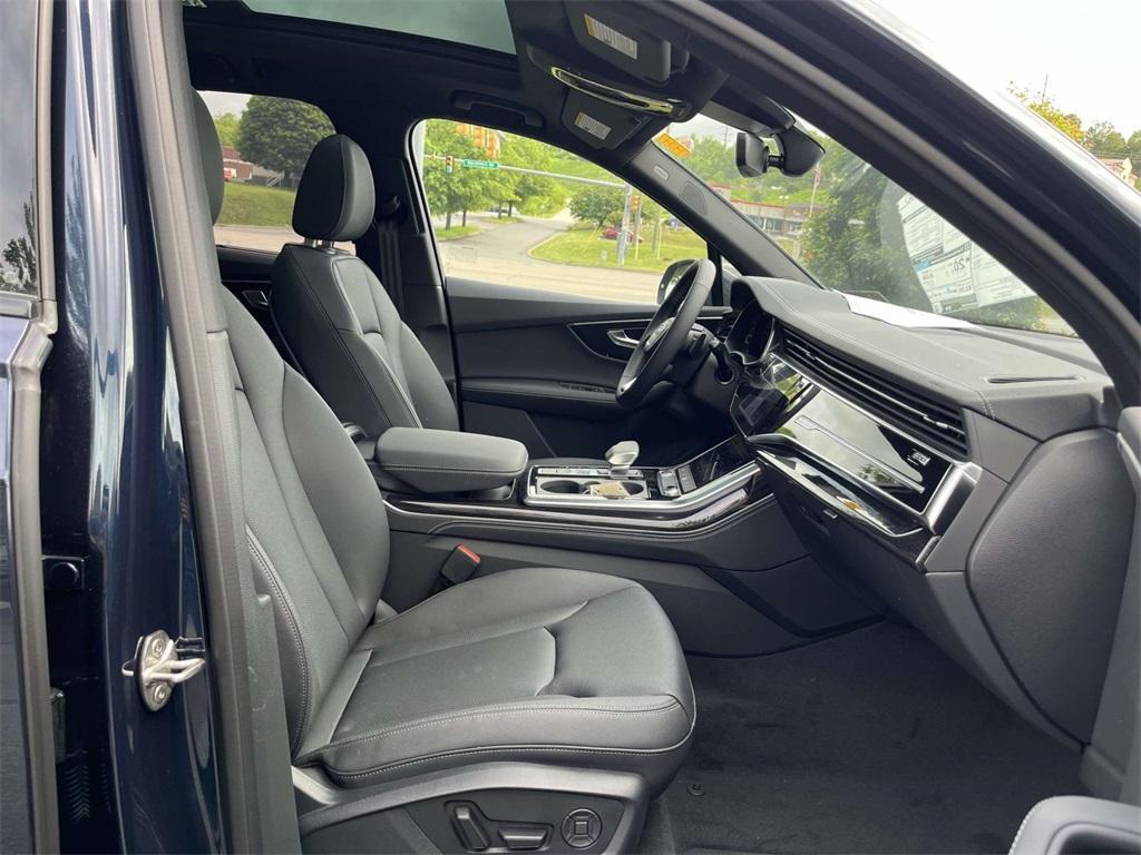 new 2025 Audi Q7 car, priced at $77,880