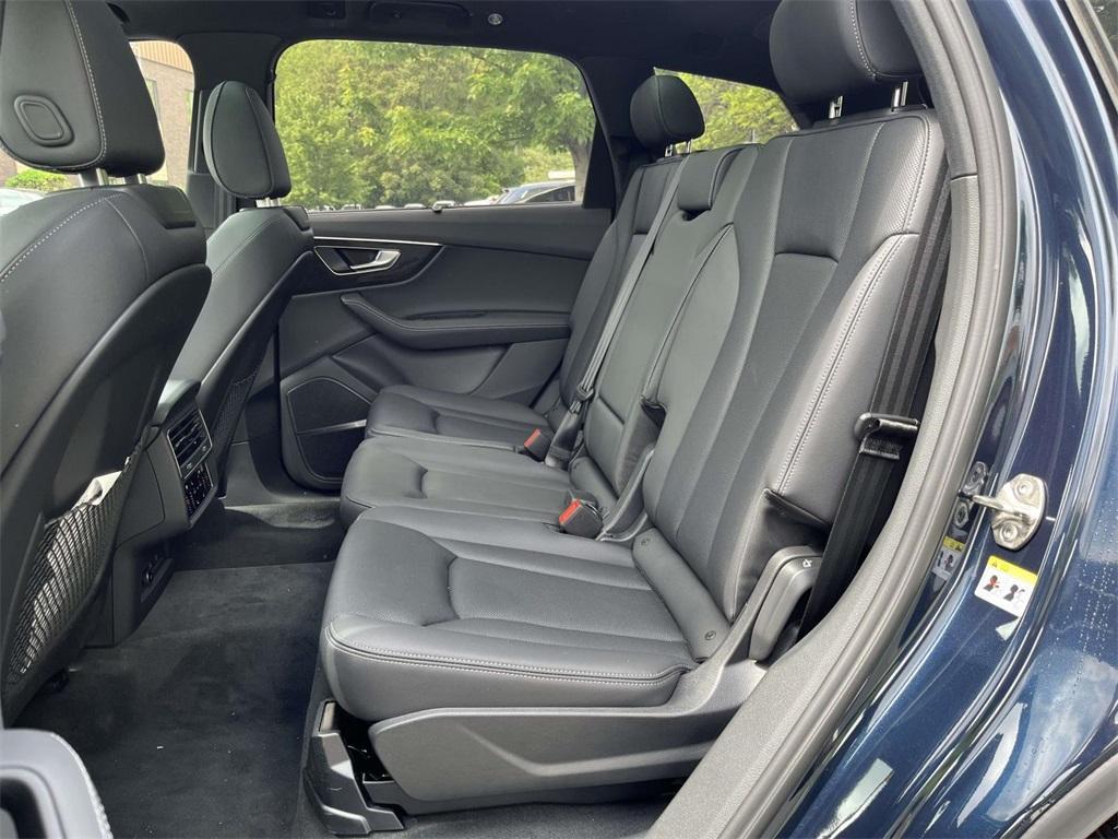 new 2025 Audi Q7 car, priced at $77,880