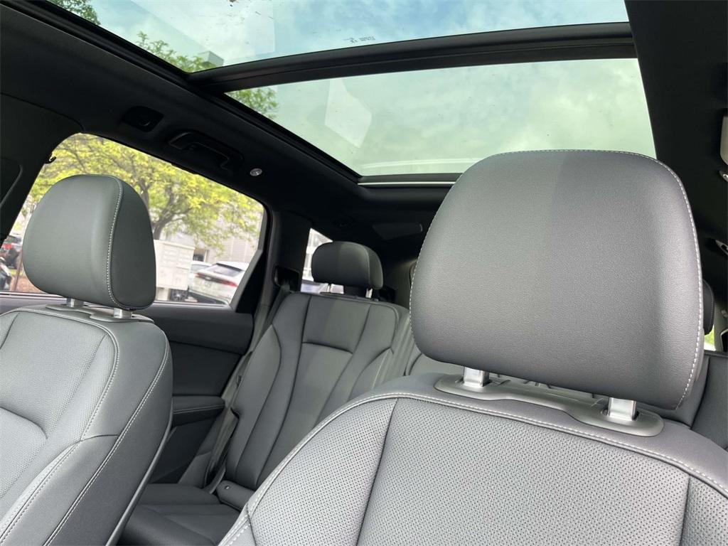 new 2025 Audi Q7 car, priced at $77,880