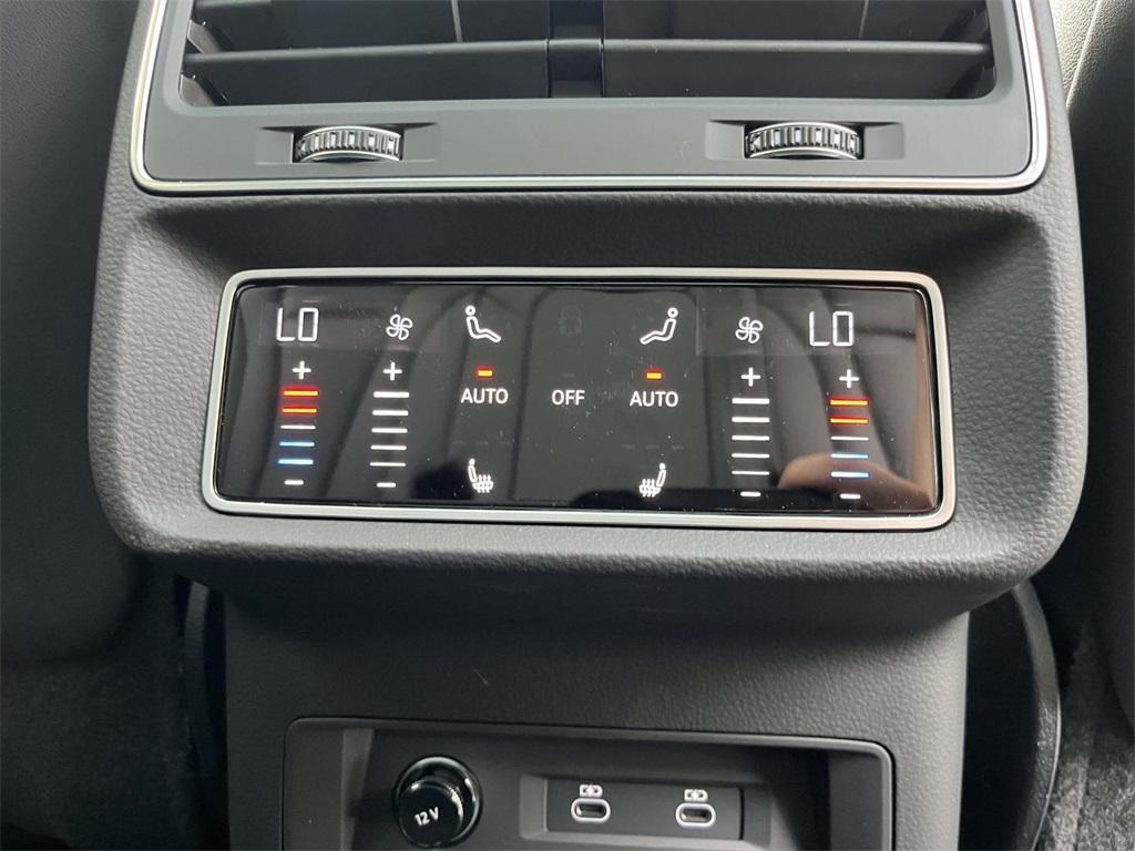 new 2025 Audi Q7 car, priced at $77,880