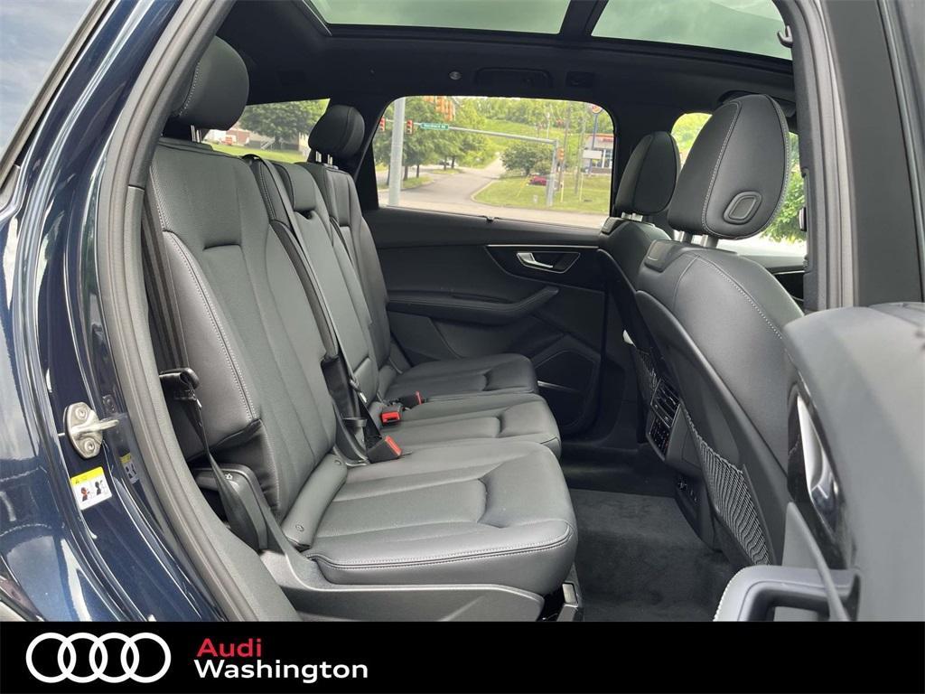 new 2025 Audi Q7 car, priced at $77,880