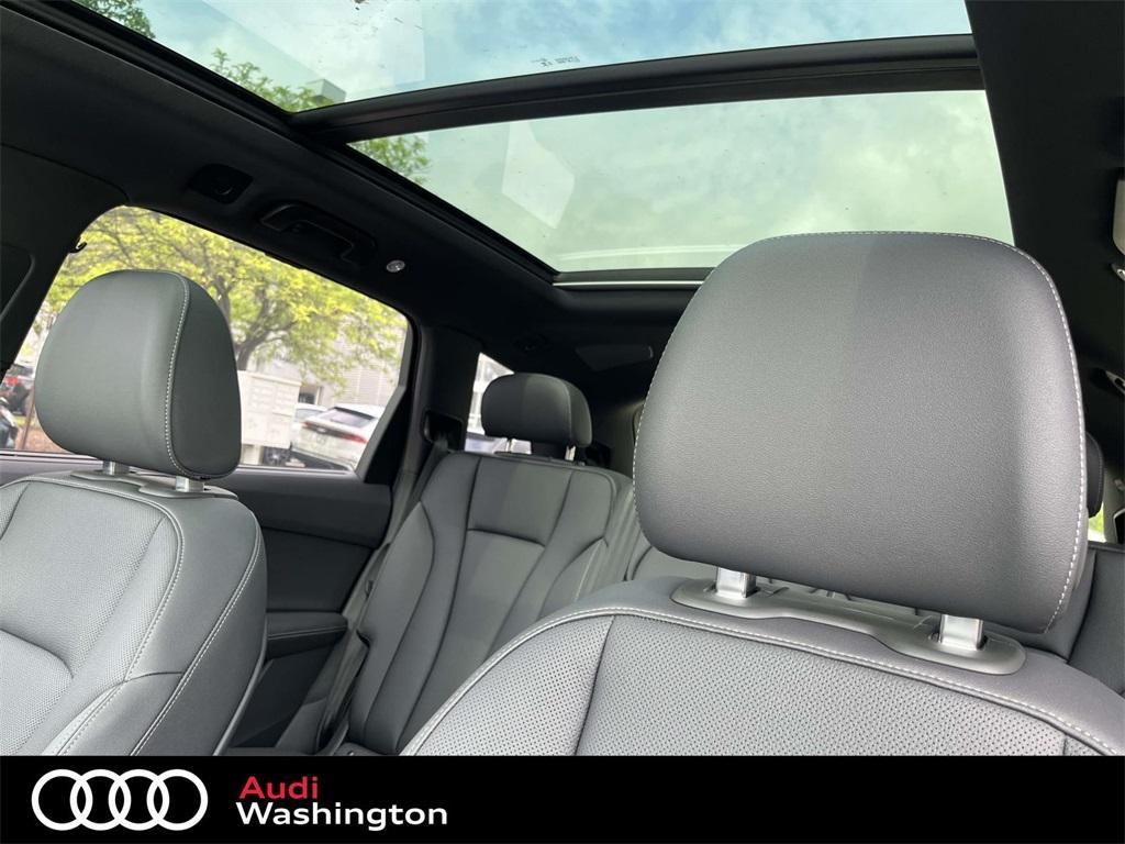 new 2025 Audi Q7 car, priced at $77,880