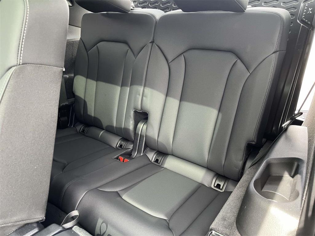 new 2025 Audi Q7 car, priced at $77,880