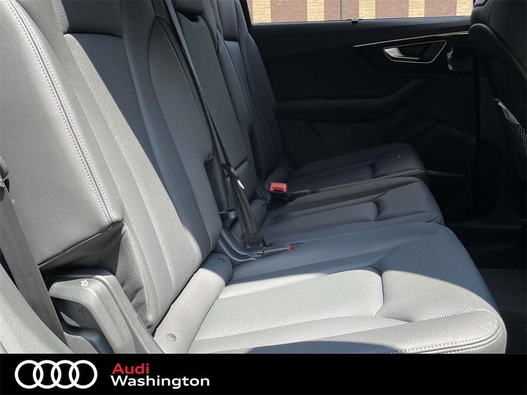 new 2025 Audi Q7 car, priced at $76,350
