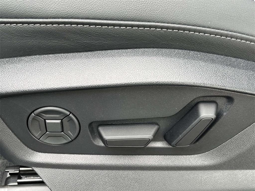 new 2025 Audi Q7 car, priced at $77,880