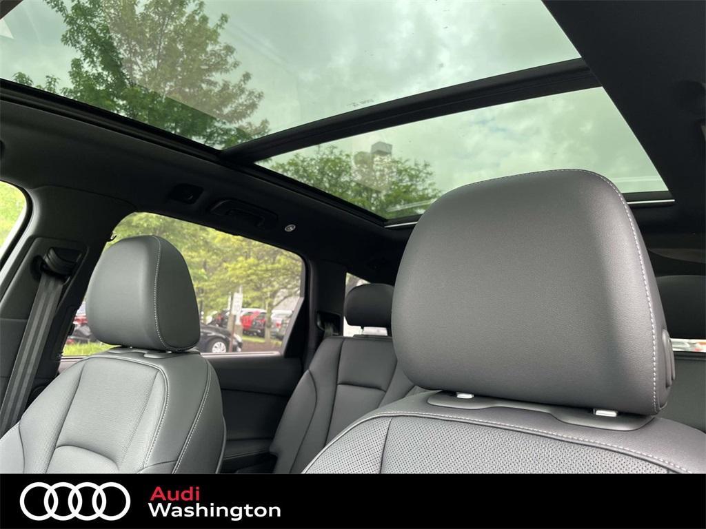new 2025 Audi Q7 car, priced at $77,880