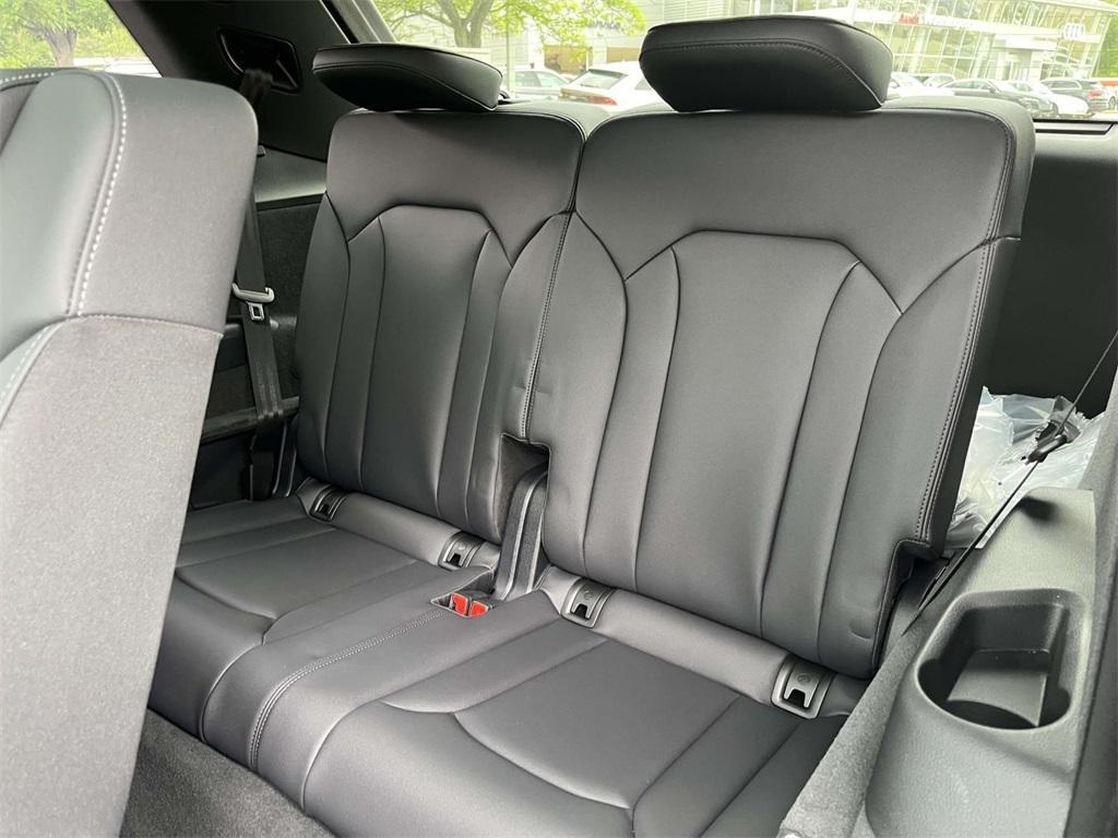 new 2025 Audi Q7 car, priced at $77,880