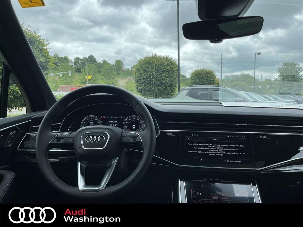 new 2025 Audi Q7 car, priced at $77,880
