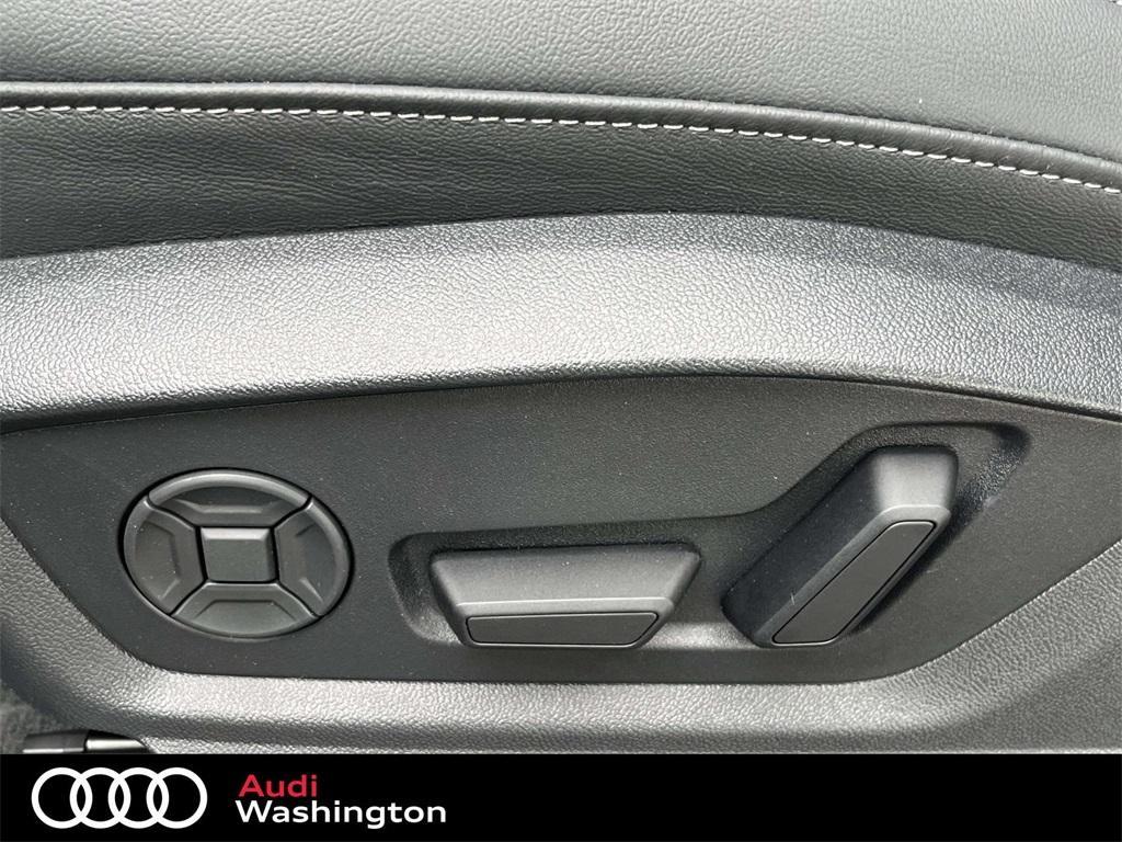 new 2025 Audi Q7 car, priced at $77,880