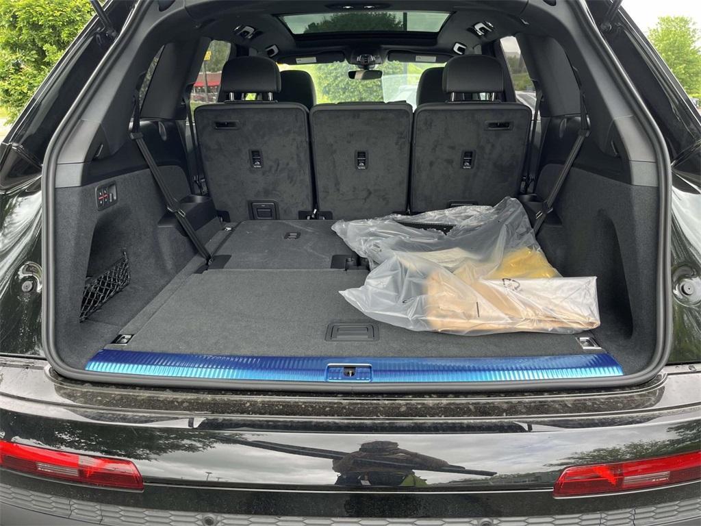 new 2025 Audi Q7 car, priced at $77,880