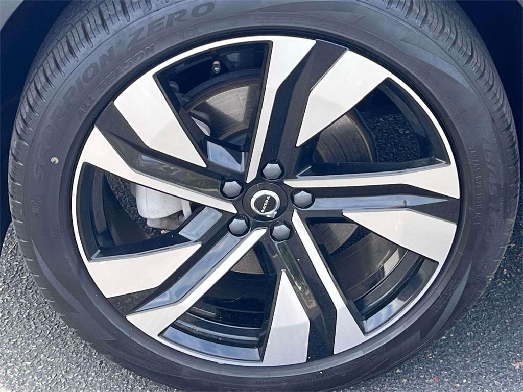 used 2024 Volvo XC40 car, priced at $31,992