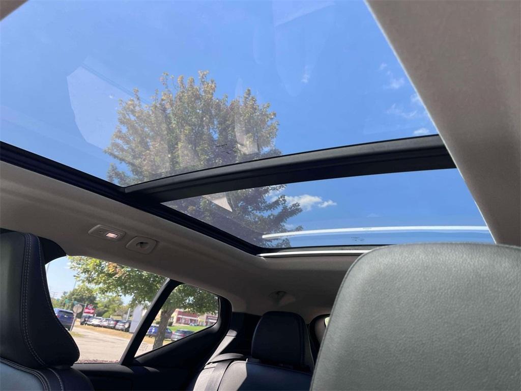 used 2024 Volvo XC40 car, priced at $33,700