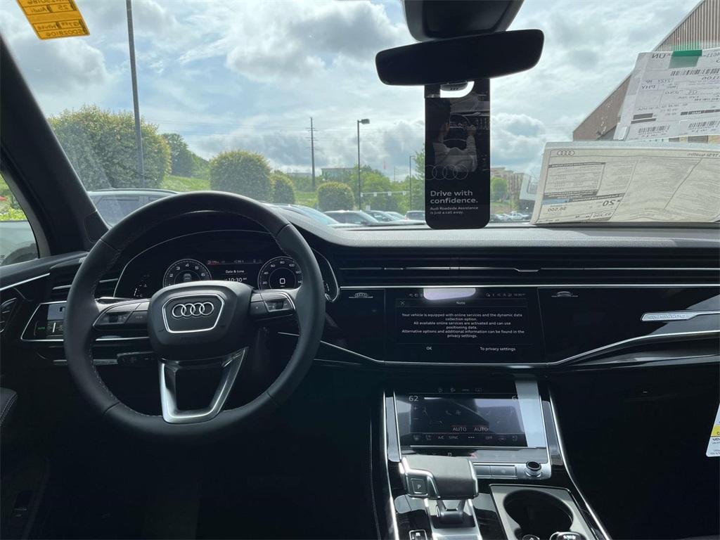 new 2025 Audi Q7 car, priced at $77,580