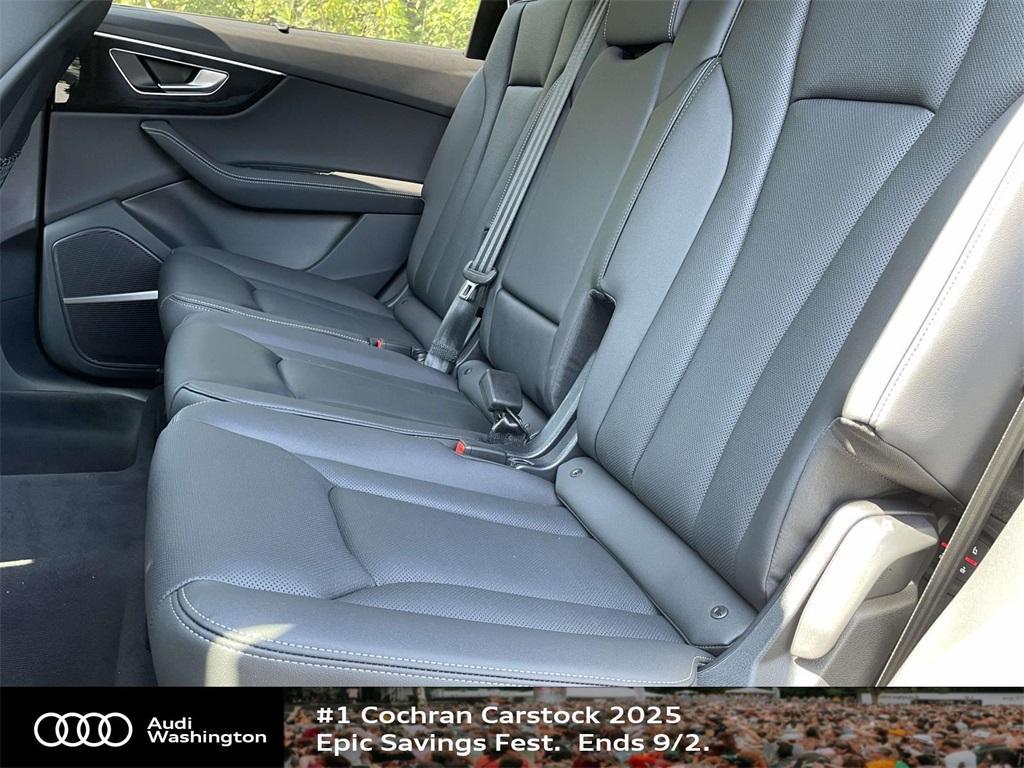 new 2025 Audi Q7 car, priced at $77,580