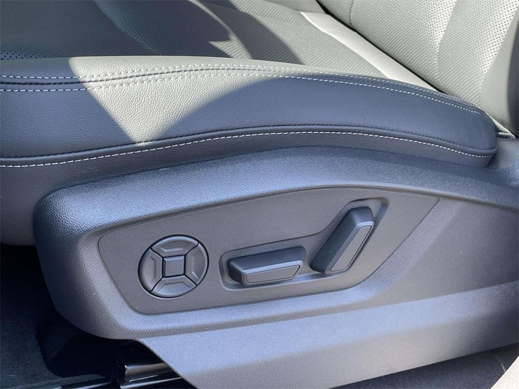 new 2025 Audi Q7 car, priced at $77,580
