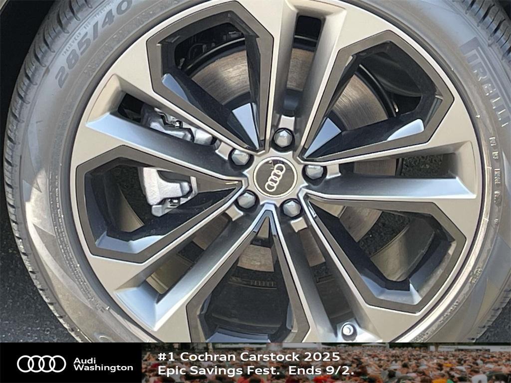 new 2025 Audi Q7 car, priced at $77,580
