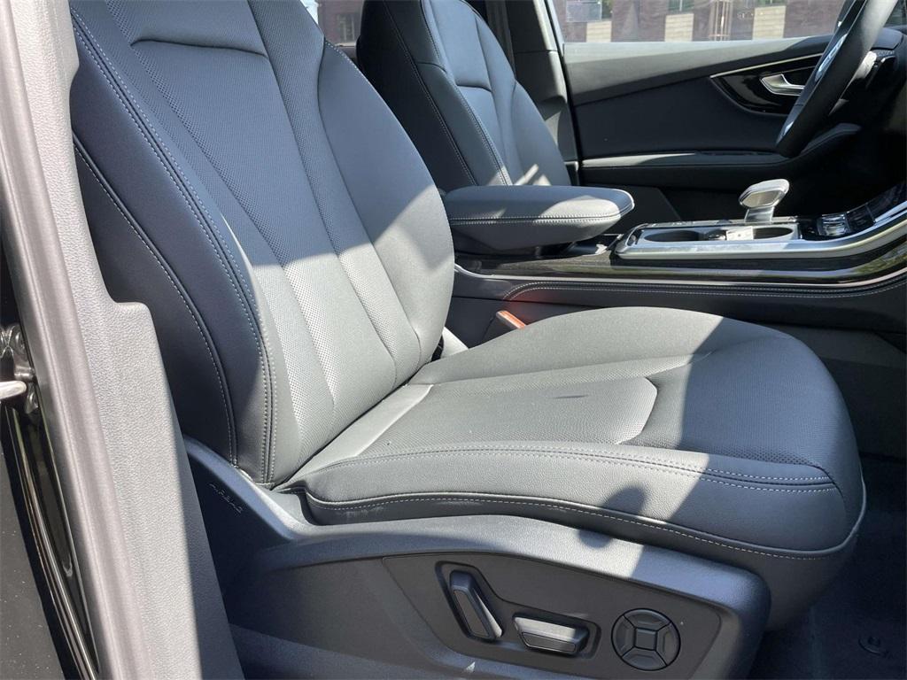 new 2025 Audi Q7 car, priced at $77,580