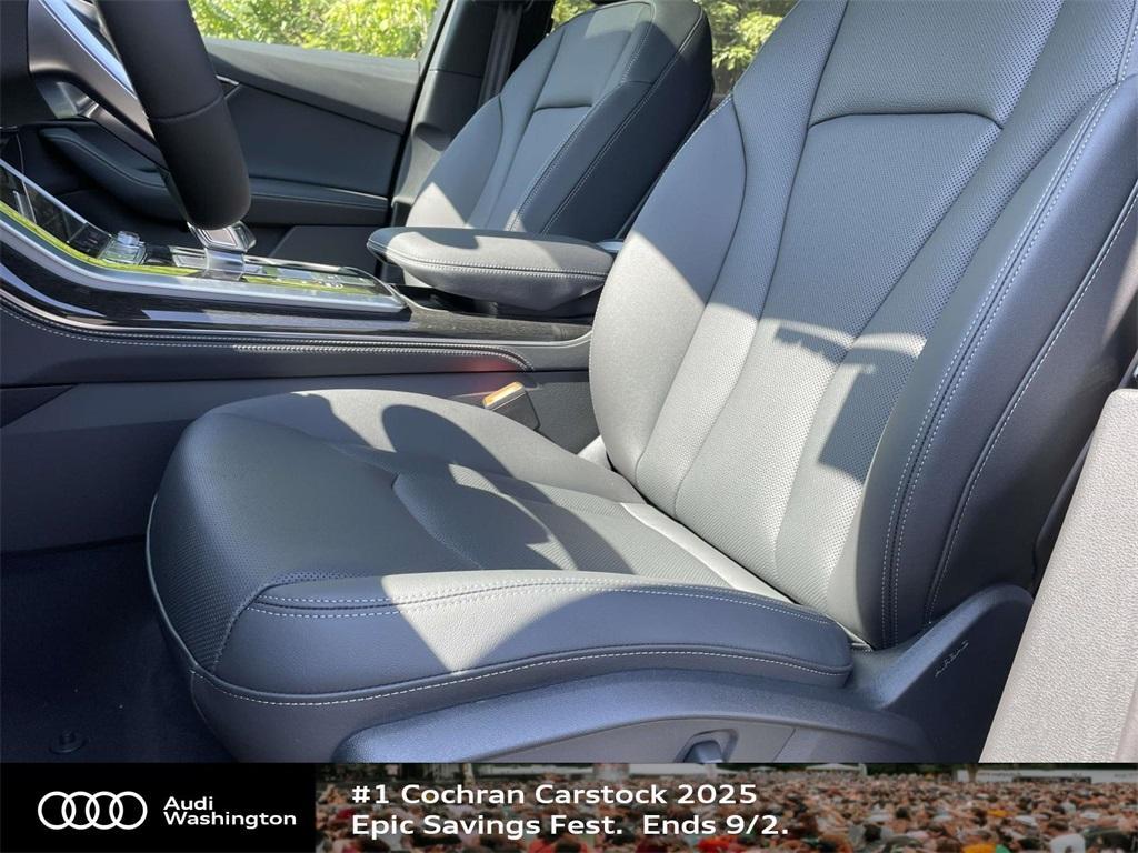 new 2025 Audi Q7 car, priced at $77,580